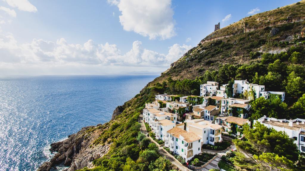 Resort Calampiso 4*