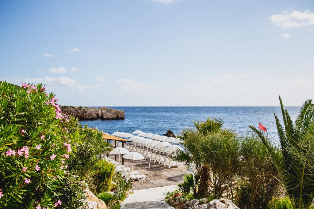 Resort Calampiso 4*